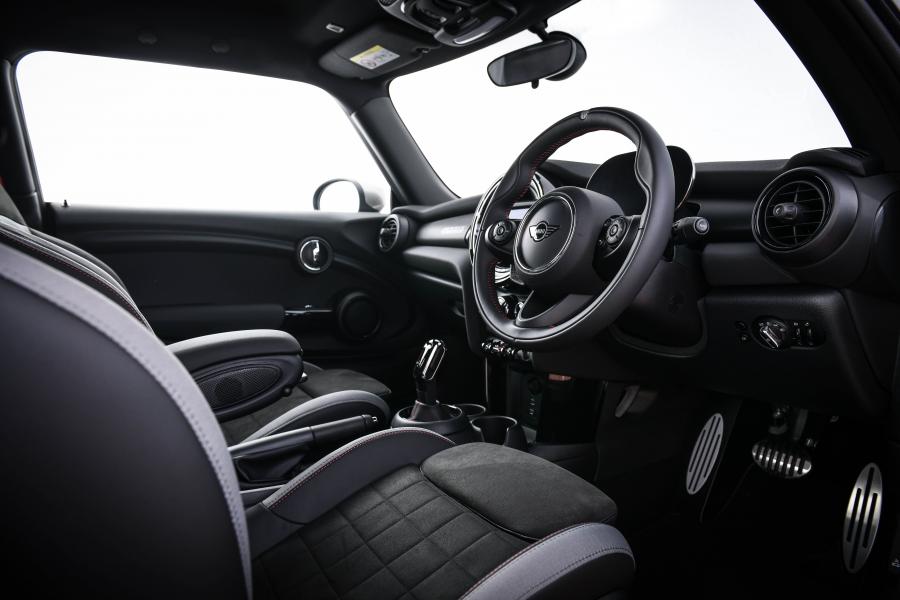 Интерьер Mini John Cooper Works GP (F56) 2020 года  (SG) (фото 6 из 21)